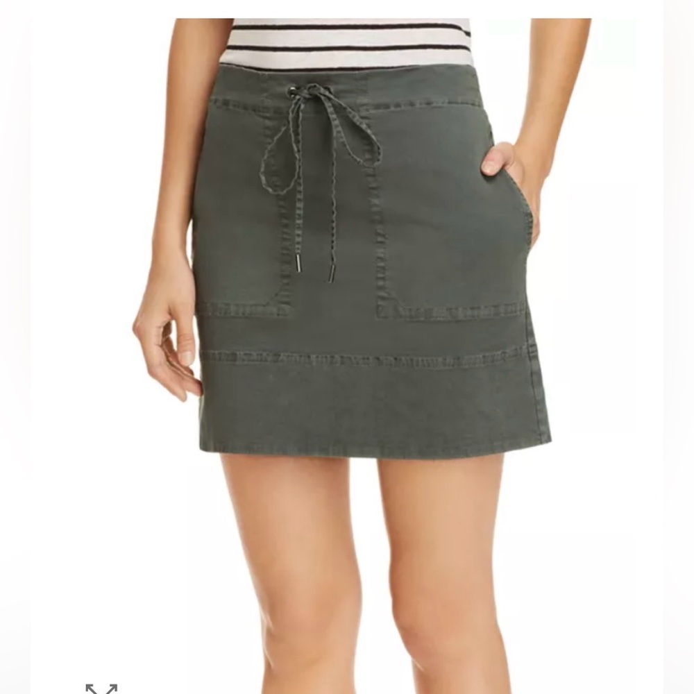 Theory Stitched Pocket Mini Skirt size Small